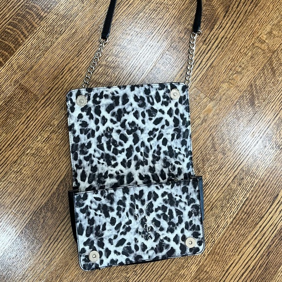‼️3/$30‼️ Guess leopard print crossbody bag - Picture 6 of 6